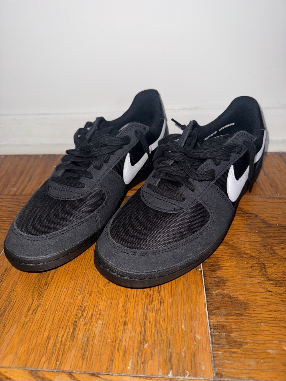 Brand new - Nike Black and White Low-Top Sneakers 10.5